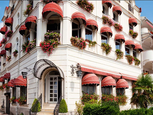 الظلال الاردن | المظلات والخيام (الجازيبو والشد) والأعمال الخشبية